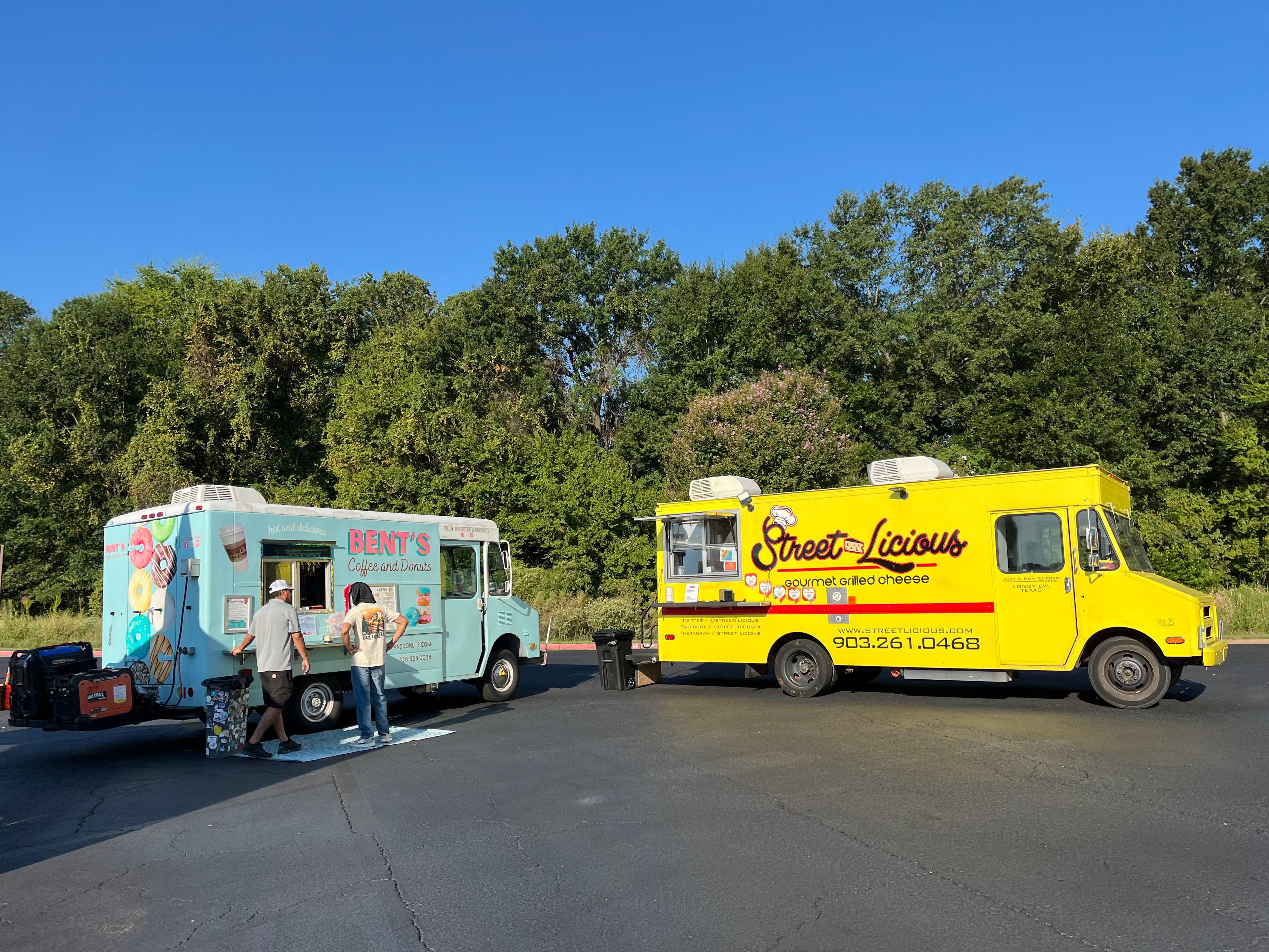 Food trucks at Chalk Your HeART Out event